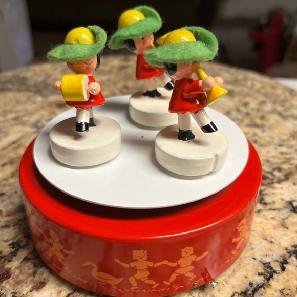 Reuge • Wooden • Red • Music Box • Swiss Movement • Plays Doctor Zhivago • Video - Picture 1 of 10